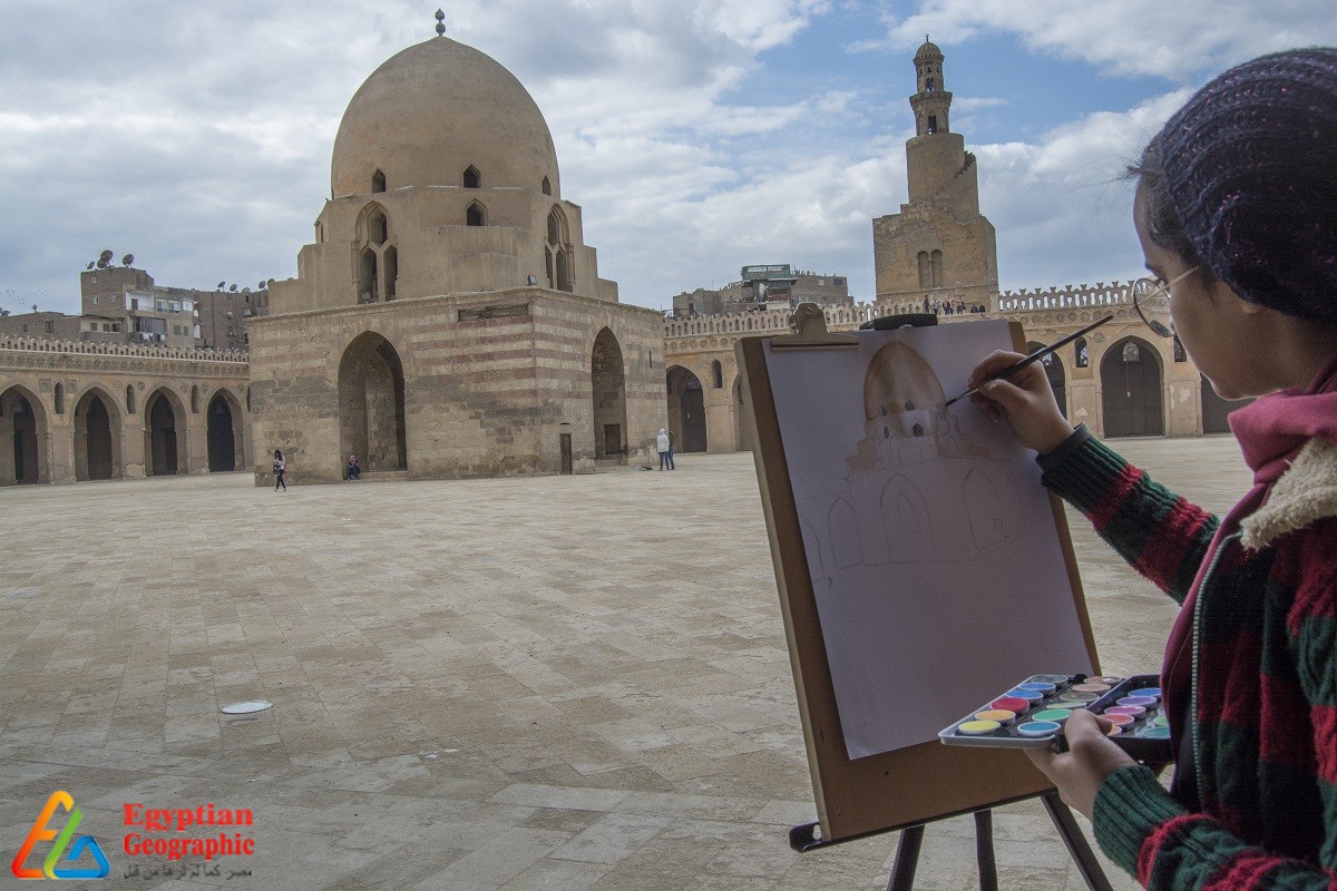 ورشة فنية للأطفال أمام مسجد ابن طولون