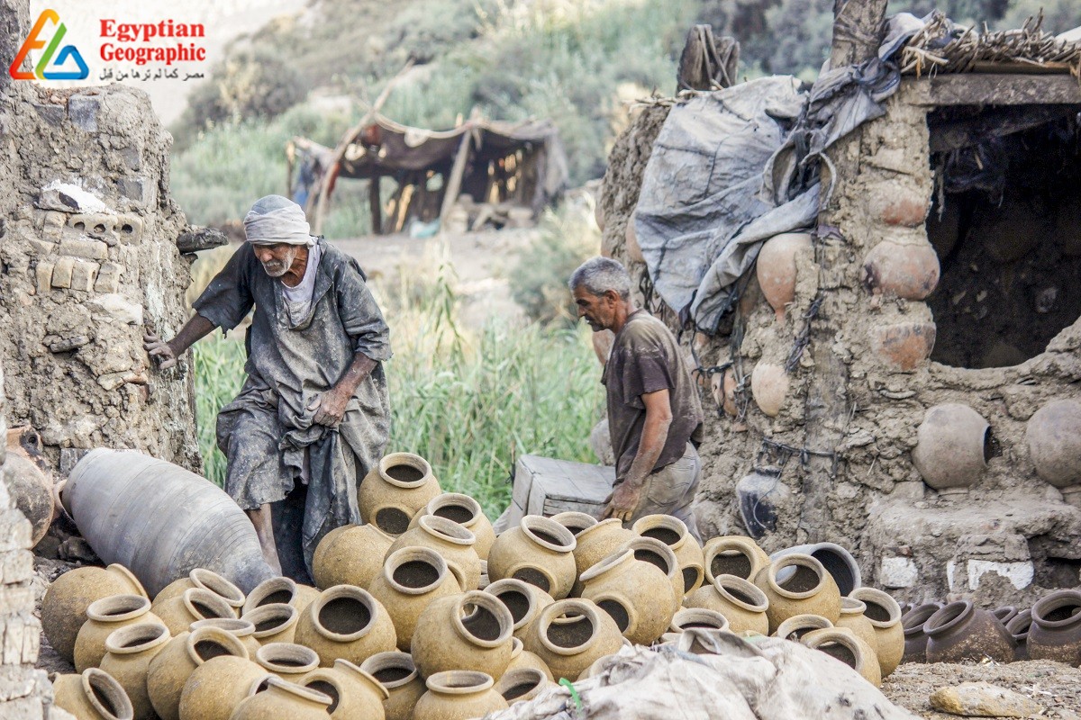 قرية النزلة رائدة صناعة الفخار اليدوي