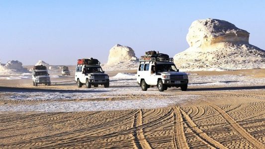سياحة السفاري في الصحراء البيضاء: دليل المبتدئين - التحضير لرحلة سفاري في الصحراء البيضاء